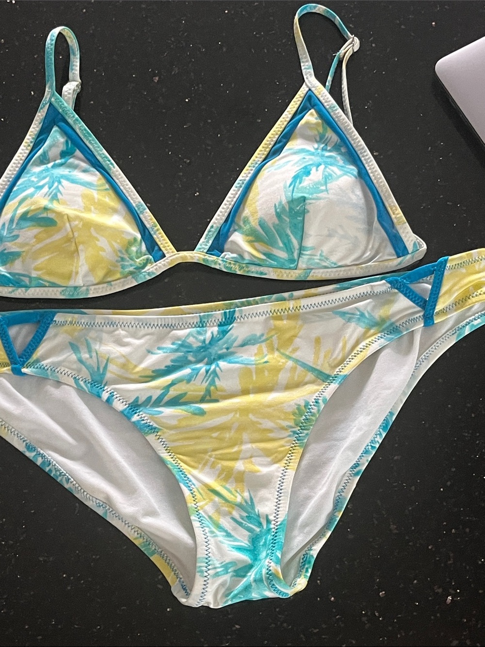 Everyday Sunday Large - Triangle Bikini Set - Picture 9 of 10